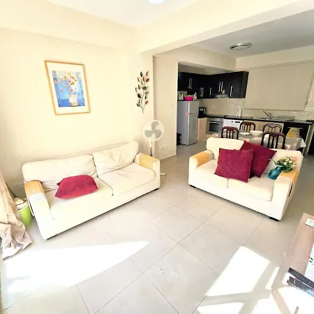 Comfy 1 Bed Apartment, Great Location 200mbps Wifi Apartment Paphos