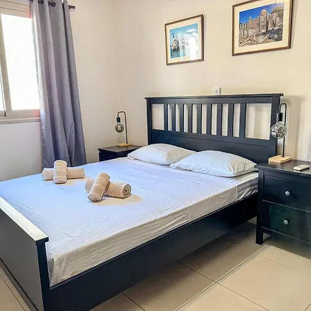 Comfy 1 Bed Apartment, Great Location 200mbps Wifi