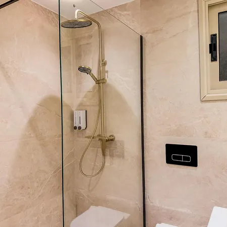 Comfy 1 Bed Apartment, Great Location 200mbps Wifi